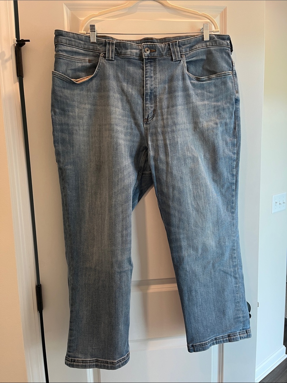 Duluth Trading Co Light Wash Men's Relaxed Jeans